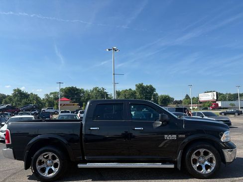 Used 2017 RAM 1500 Laramie RWD image 15