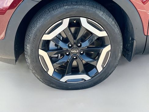 Used 2024 Kia Telluride EX w/ EX Captain's Chair Package AWD/4WD image 34