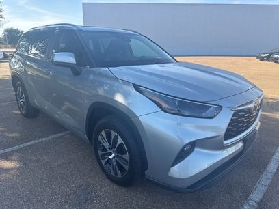 Used 2023 Toyota Highlander XLE