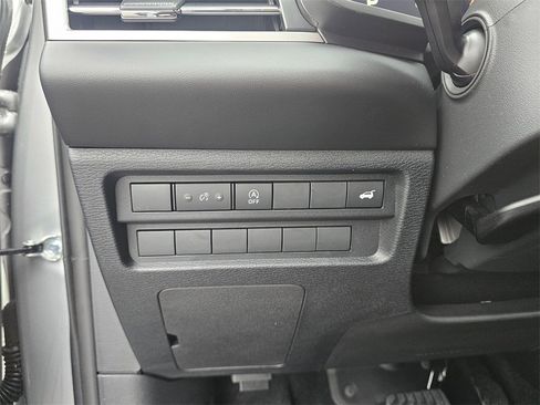 New 2026 Mitsubishi Outlander SE image 18