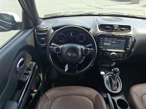 Used 2017 Kia Soul + FWD image 11