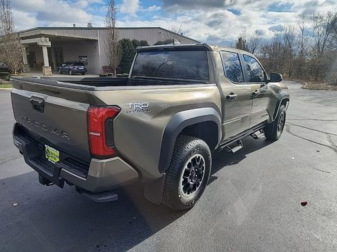 Used 2025 Toyota Tacoma TRD Off-Road image 9