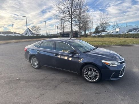 Used 2017 Toyota Avalon Limited image 8