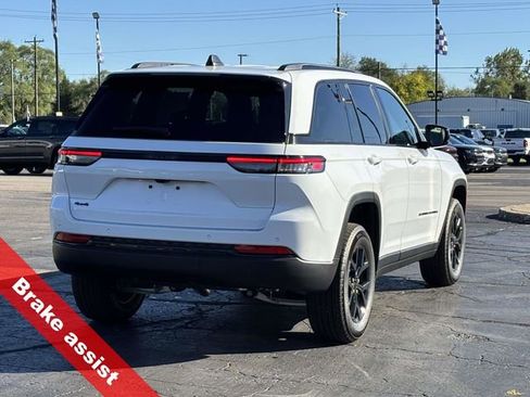 New 2025 Jeep Grand Cherokee Altitude image 37