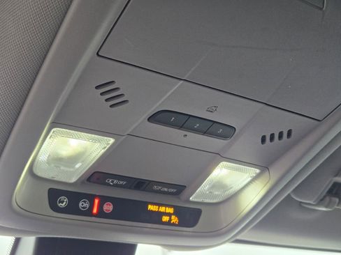 Used 2023 GMC Terrain SLT image 29