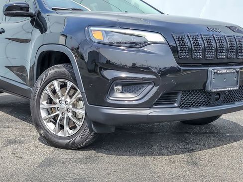 Used 2021 Jeep Cherokee Latitude Lux w/ Sun & Sound Group AWD/4WD image 2