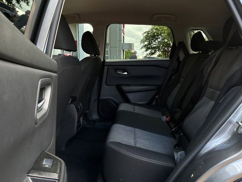 Used 2025 Nissan Rogue SV FWD image 12