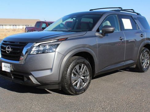 Used 2023 Nissan Pathfinder SV image 10