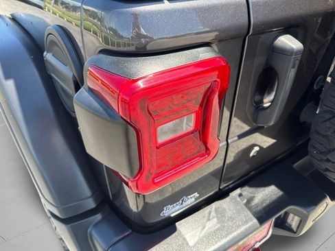 Used 2019 Jeep Wrangler Unlimited Rubicon AWD/4WD image 42