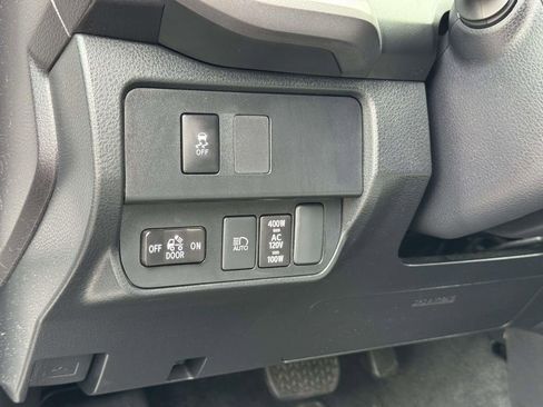 Used 2023 Toyota Tacoma TRD Off-Road w/ Technology Package AWD/4WD image 10