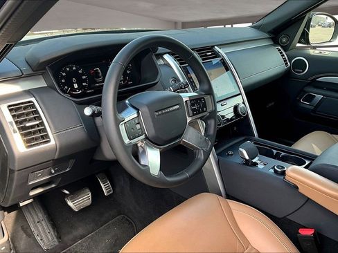 Certified 2025 Land Rover Discovery Dynamic SE image 13