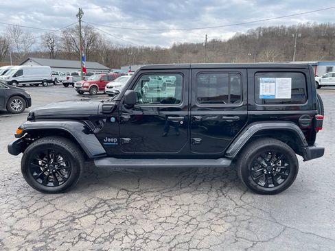 Used 2025 Jeep Wrangler Unlimited Sahara image 11
