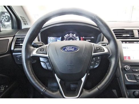Used 2018 Ford Fusion SE w/ Equipment Group 201A FWD image 14