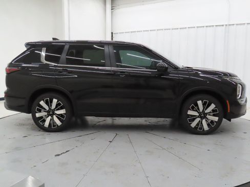 New 2026 Mitsubishi Outlander SE AWD/4WD image 2