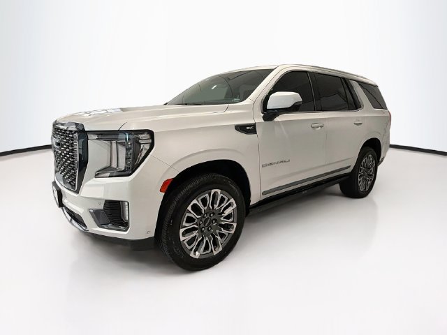Used 2023 GMC Yukon Denali Ultimate AWD/4WD image 3