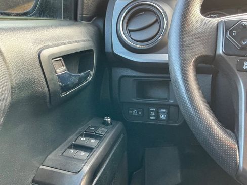 Used 2017 Toyota Tacoma TRD Off-Road w/ Premium & Technology Package image 20