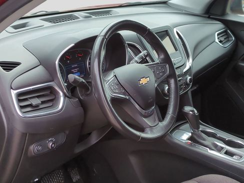 Used 2019 Chevrolet Equinox LT w/ Driver Convenience Package image 2