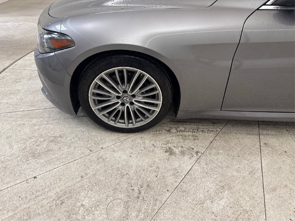 Used 2019 Alfa Romeo Giulia Ti w/ Quick Order Package 22Z Lusso RWD image 12