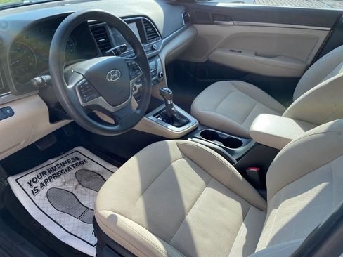 Used 2017 Hyundai Elantra SE FWD image 3