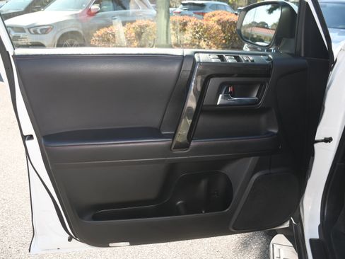 Certified 2022 Toyota 4Runner TRD Off-Road Premium image 9