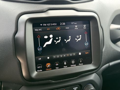 Used 2023 Jeep Renegade Latitude AWD/4WD image 20