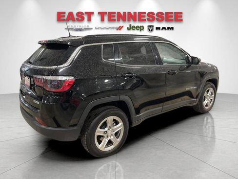 Used 2024 Jeep Compass Latitude AWD/4WD image 3