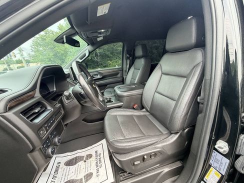 Used 2022 Chevrolet Suburban LT AWD/4WD image 32