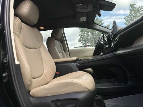 Used 2022 Toyota Sienna XLE FWD image 19