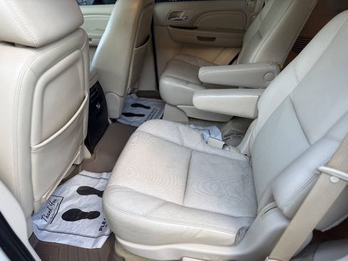 Used 2007 Cadillac Escalade 2WD w/ Information Package image 17