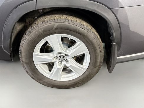 Used 2023 Toyota Highlander L FWD image 37