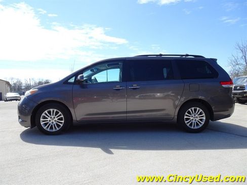 Used 2014 Toyota Sienna XLE FWD image 8