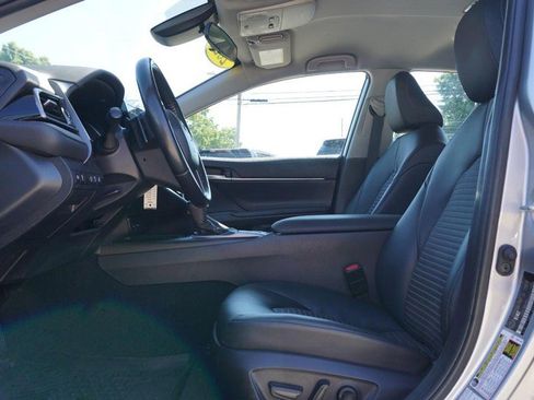 Used 2022 Toyota Camry SE image 19