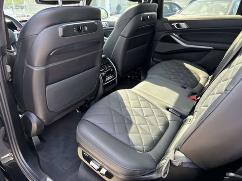 Certified 2024 BMW X7 xDrive40i w/ M Sport Package image 11