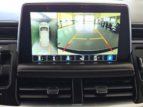 Used 2021 GMC Yukon SLT w/ Rear Media and Nav Package image 18