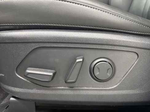 Used 2025 Kia Sorento S image 10