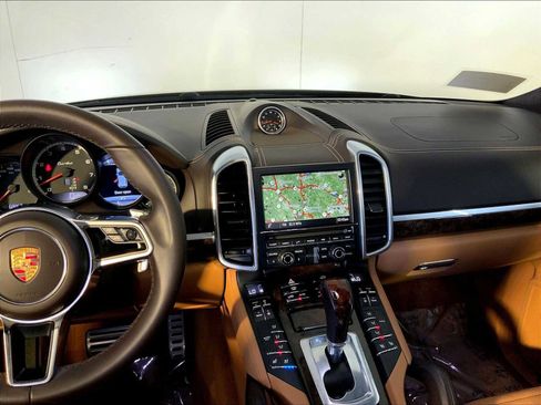 Used 2015 Porsche Cayenne Turbo image 16