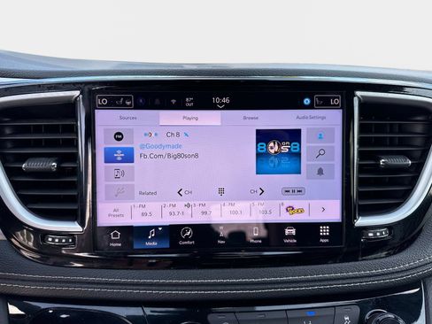Used 2025 Chrysler Pacifica Limited FWD image 24