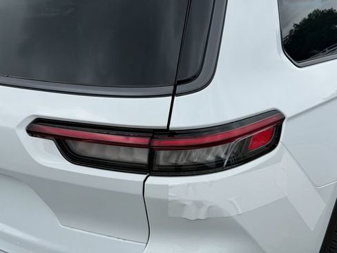 New 2026 Jeep Grand Cherokee L Limited w/ Limited Altitude Package AWD/4WD image 6