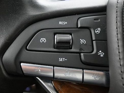 Used 2021 Cadillac Escalade Premium Luxury Platinum RWD image 23