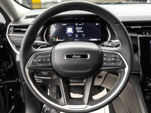 Used 2023 Jeep Grand Cherokee Laredo w/ Luxury Tech Group I image 24