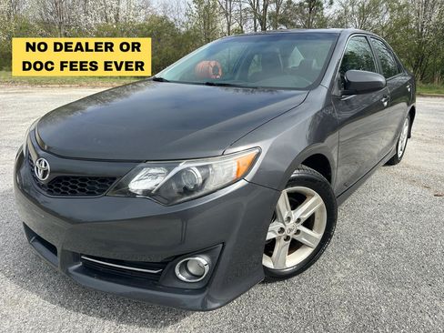 Used 2012 Toyota Camry SE image 1