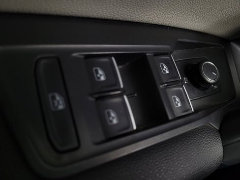 Used 2019 Volkswagen Tiguan SEL image 27