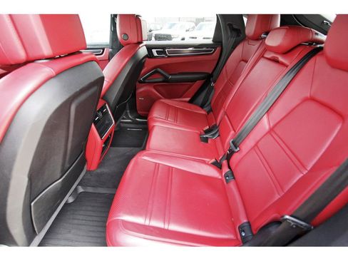 Used 2021 Porsche Cayenne GTS AWD/4WD image 7