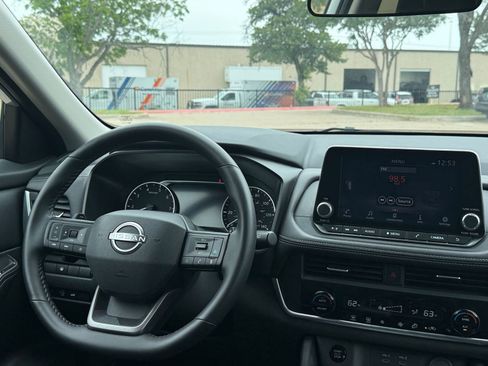 Used 2025 Nissan Rogue SV AWD/4WD image 36