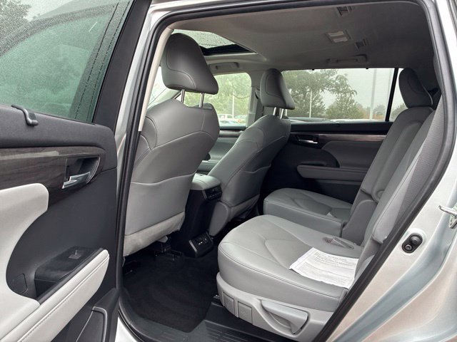 Used 2020 Toyota Highlander Limited AWD/4WD image 24