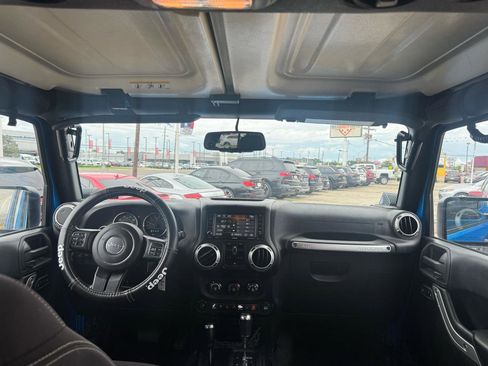 Used 2015 Jeep Wrangler Unlimited Sahara w/ Connectivity Group AWD/4WD image 58
