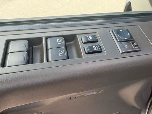 Used 2005 Nissan Titan LE w/ (T01) Tow Pkg RWD image 40