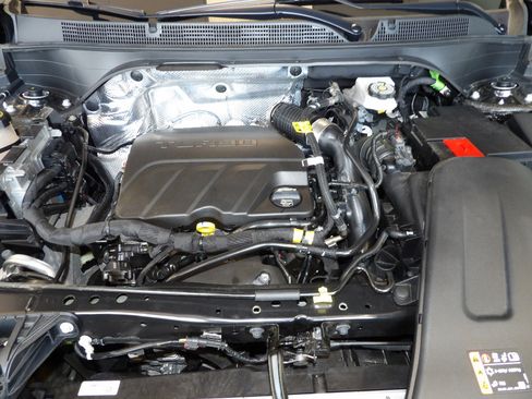 Used 2025 Buick Envista Sport Touring w/ Convenience I Package FWD image 11