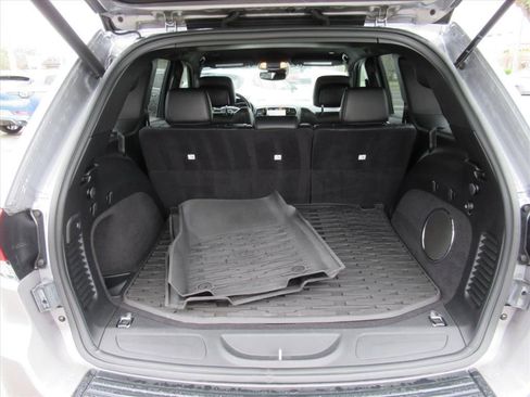 Used 2020 Jeep Grand Cherokee Laredo w/ Quick Order Package 2BN North image 33