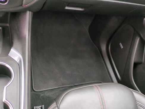 Used 2023 Chevrolet Traverse RS image 36